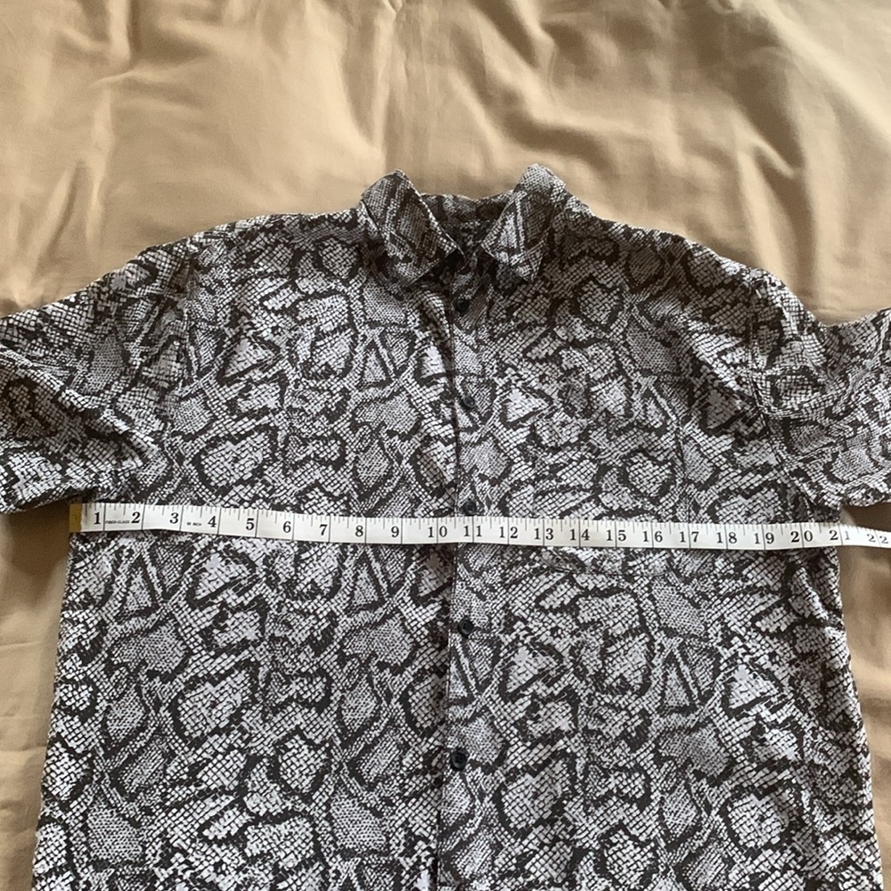 Urban Outfitters Snake Skin Design Button Down Shortsleeved Top Size Small - Picture 10 of 13